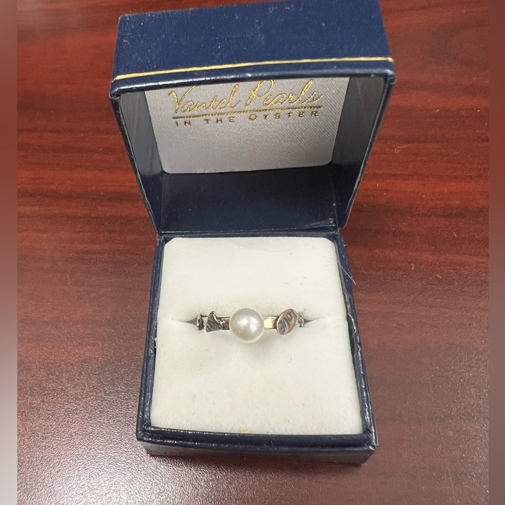 Vantel Pearls White Pearl Ring with Silver Accent Band